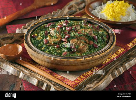  Ghormeh Sabzi! Ein persisches Grünzeuggericht voller Geschmack und aromatischer Kräuter