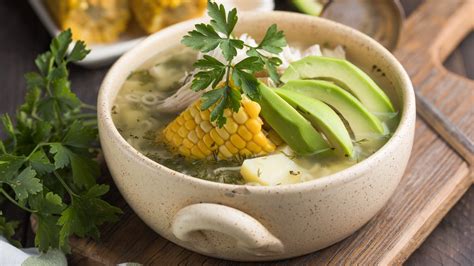  Ajiaco! Ein herzhaftes Hühnchensüppchen mit den Aromen des Andenhochlands