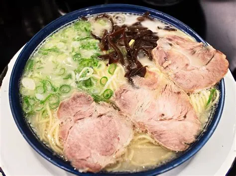  Hakata Ramen - Ein cremiges, herzhaft-würziges Meisterwerk aus Fukuoka!