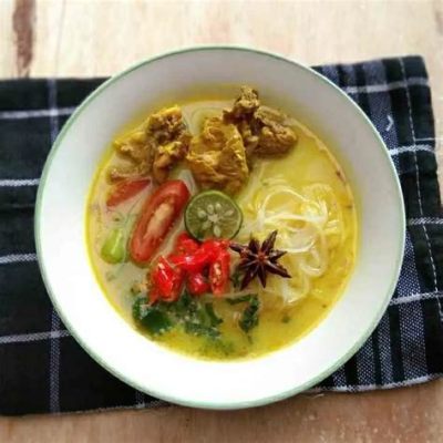   Soto Ayam: Ein cremiges, herzhaftes Geschmackserlebnis aus dem Herzen von Makassar!